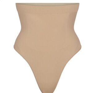 SKIMS Seamless Sculpt High Waisted Thong, NWT.